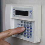 Fixation électronique